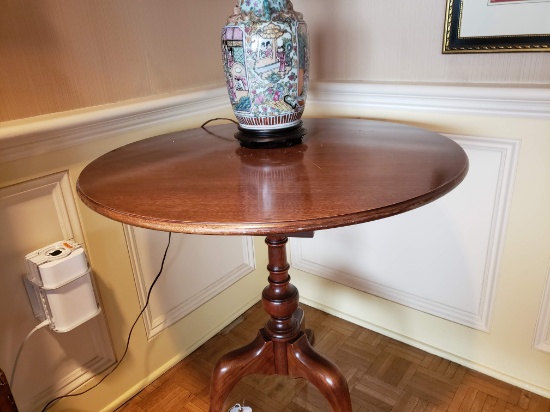 Flip Top table, Mahogany finish, 2'6" round x 2'5"