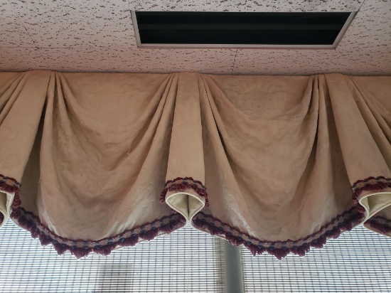 Valance panel with tassels, White, need removal