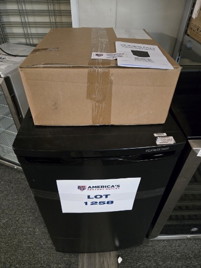 Edgestar BR2001BL Freestanding Undercounter Kegerator Refrigerator With Full Kit in Box