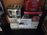 Lot of 6 Black & Decker (4) and Galanz (2) 2 and 4 Slice Toasters - Some Shelf/Store Display
