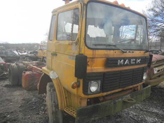 Mack Cab Over MS200 Truck with Engine