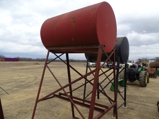 500 gal Fuel Tank on Stand
