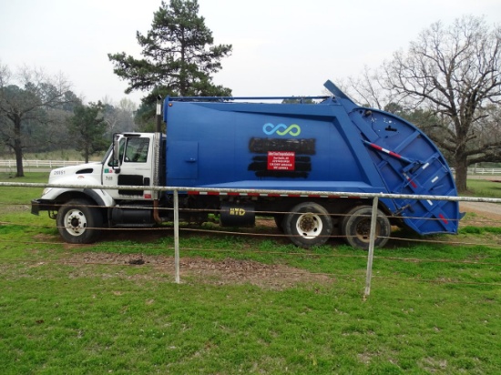 2006 Diesel International Garbage Truck W/ McNeilus Bed