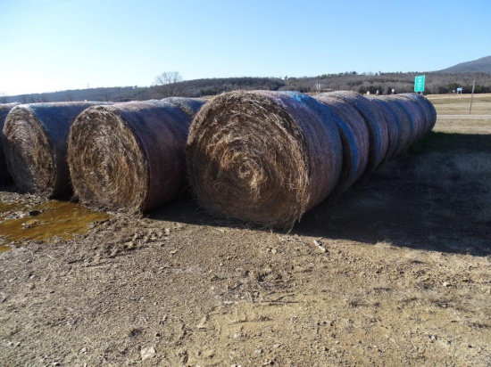 ROUND HAY BALES