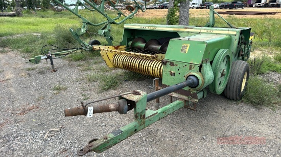 John Deere 347 Sqaure Baler