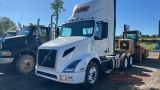 2021 Volvo Day Cab Tractor