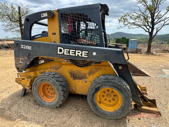 John Deere 328E Skid Steer