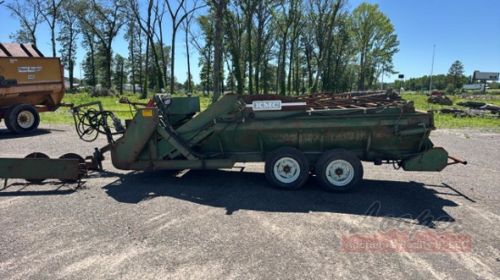 kMC Poultry House Cleanout Machine