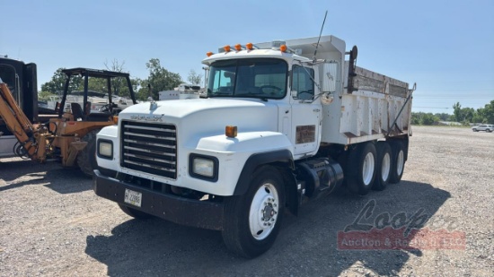 2000 Mack RD688S Dump Truck