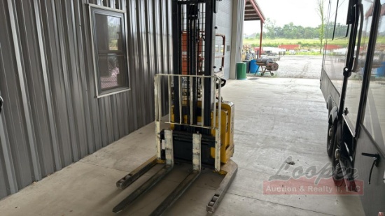 Yale Electric Pallet Stacker