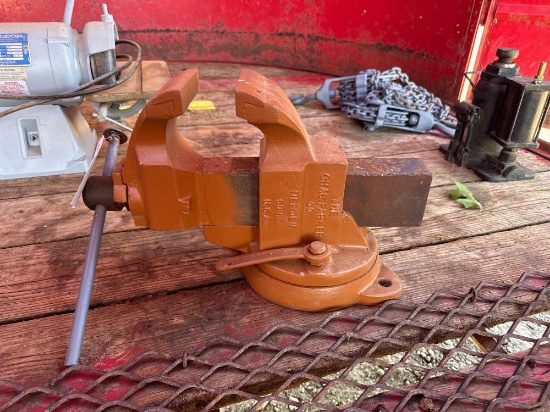 The Chas. Parker Co. Vise
