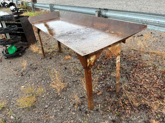 6ft Metal Work Bench w/ T-Posts