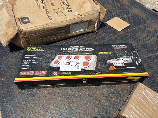 (New) Grand General Rear Center Light Panel