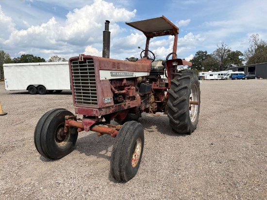 International 856 Tractor