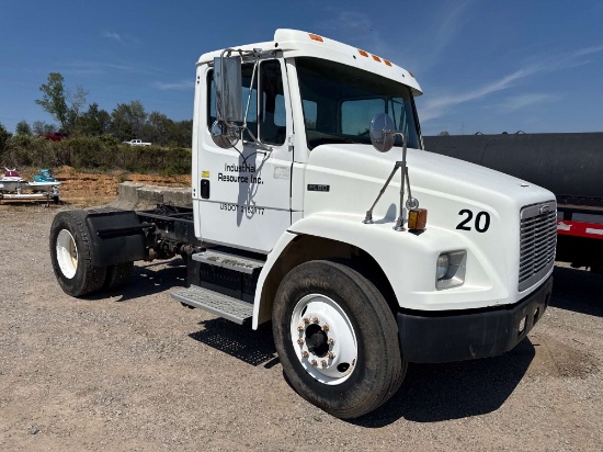 2001 Freightliner FL80 Truck