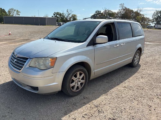 2010 Chrysler Town & Country Van
