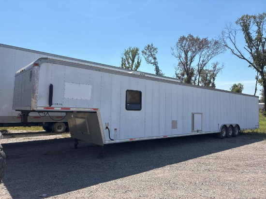 2000 Dominator Car Hauler w/ Living Quarters