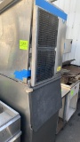 Ice Maker w/ Bin