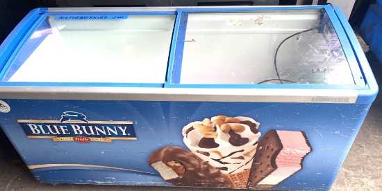 Ice-cream chest freezer