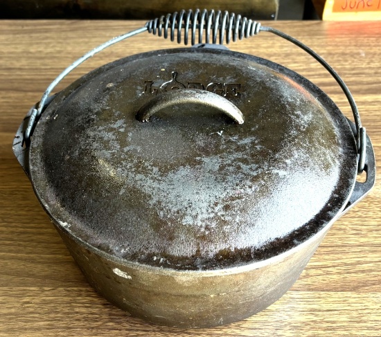 11x5" D Cast Iron Dutch Oven with Flat Bottom