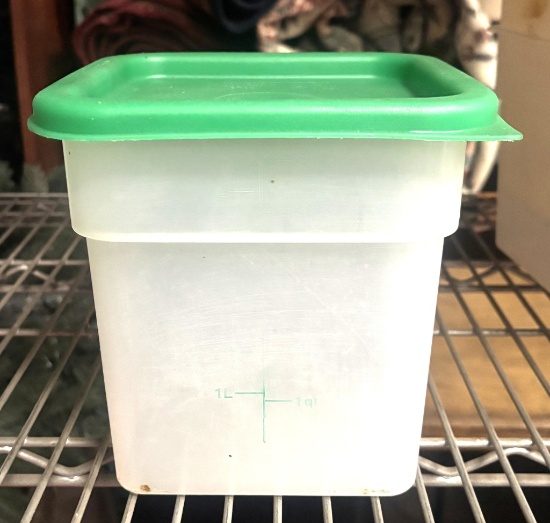 3.5 qt Containers with Lids