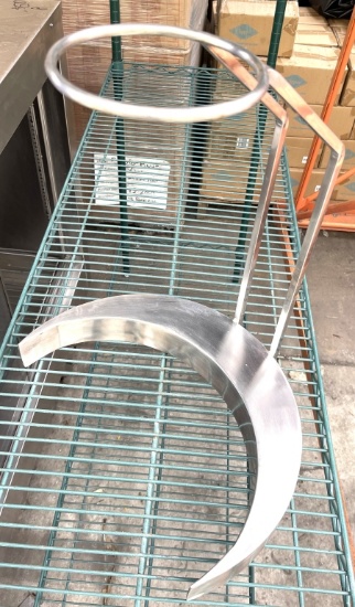 19" H Stands with 5 1/2" Ring