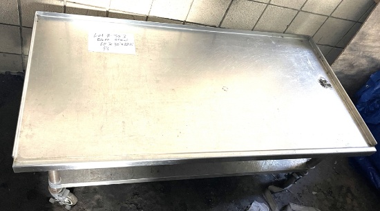 60x30x22" H Equipment Stand