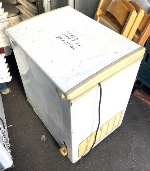29x21x33" H Chest Freezer