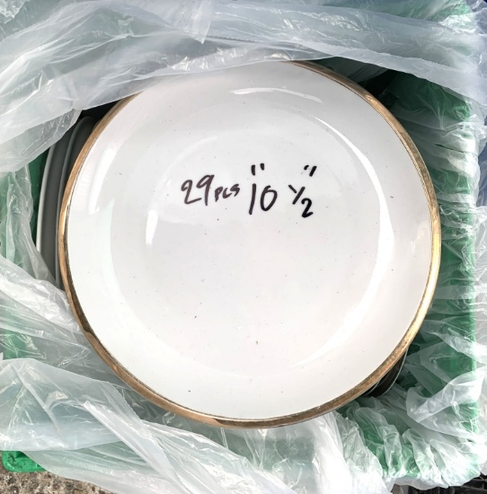 10 1/2" Round Gold Rim Plates