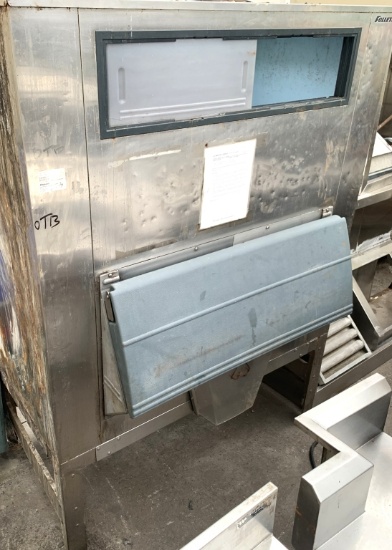 Ice Maker w/ Bin