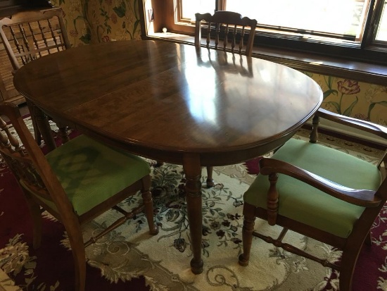 Ethan Allen Oval Maple Dining Table, 2 leaves, 4 chairs, custom table cloth and 2 lumbar pillows.