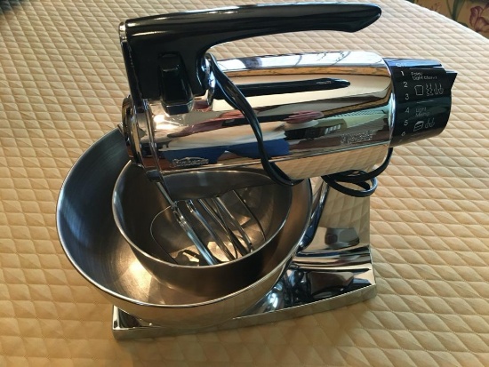 Vintage SS Sunbeam Mixmaster Electronic Mixer w/2 SS Bowls, 2 Beater and Cover