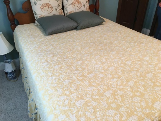 Full Size Bedding and Pillow Lot Only