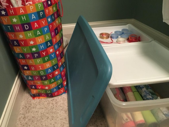 Lot of Assorted Themed Gift Wrap & Bowes w/Tote