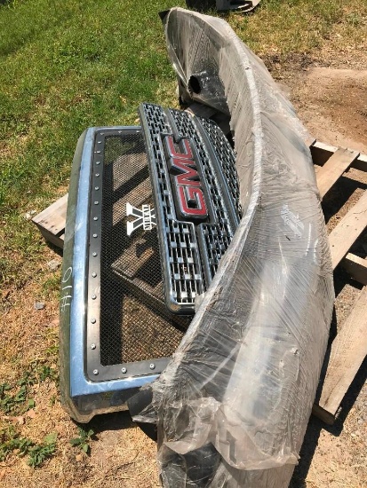 Bumper, 2 Truck Grills