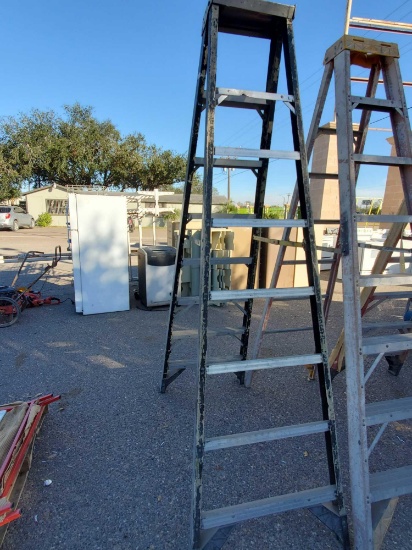 8Ft Fiberglass Ladder