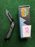 Outdoor Edge Folding Knife With Replaceable Blades