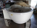 Jacuzzi Bathtub w/ Motor & Jets