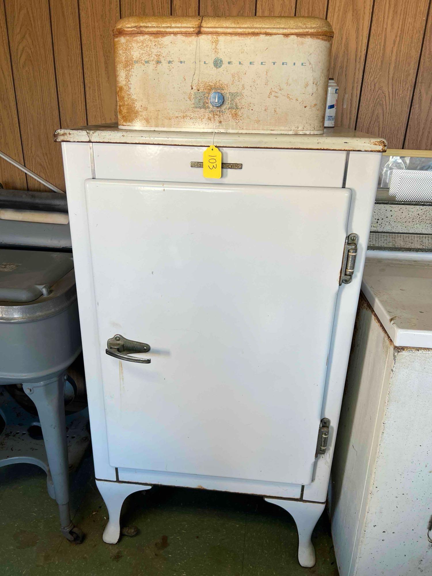Antique Vintage General Electric Refrigerator | Proxibid