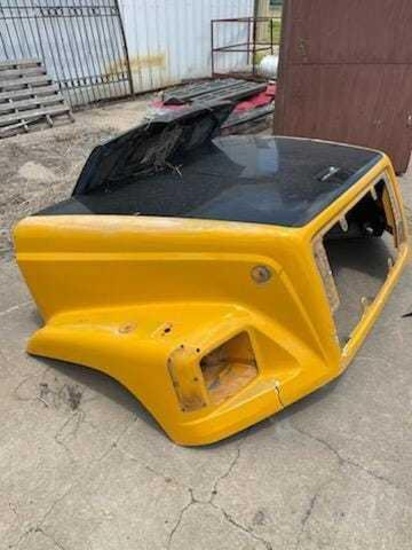 Bus Hood, Seat