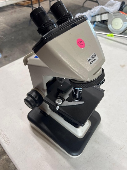 Microscope