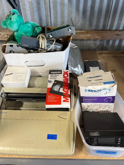 Motorola Radio, Xm Dock Electric Typewriter & Computer Parts