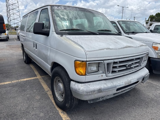 2004 Ford Econoline Wagon Van, VIN # 1FMRE11WX4HA73770