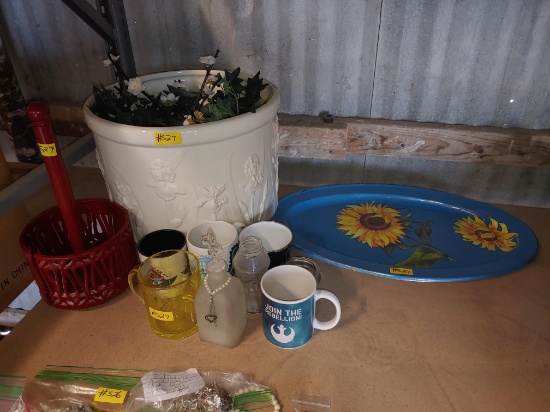 Vase, Mugs, Tray and Napkin Roll Holder