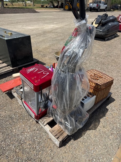 Vacuums, Popcorn Machine, Decorations and Toaster
