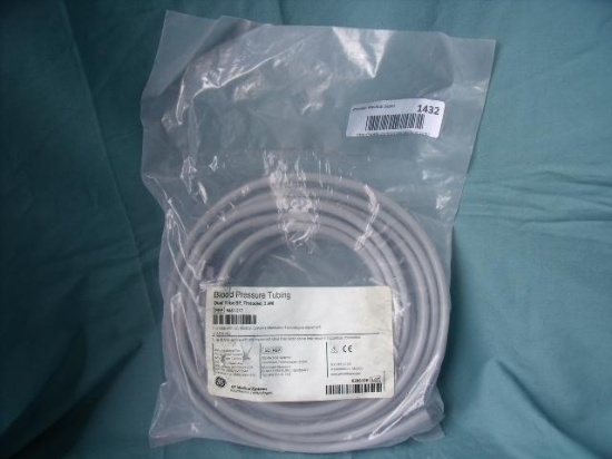 NEW OLD STOCK 9461-217 BLOOD PRESSURE TUBING DUAL TUBE BP THREADED 3.6M
