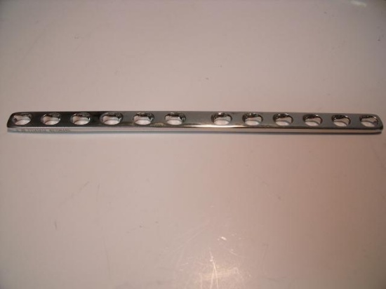 RICHARDS SMITH AND NEPHEW 71141412 NARROW COMPRESSION PLATE !