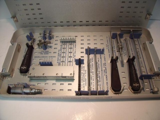 RICHARDS SMITH AND NEPHEW 7111-7085 4.0MM CANNULATED SCREW INSTRUMENT TRAY !