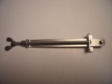 V.MUELLER SU3052-046 E12 DENIS BROWNE RETRACTOR ADJUSTABLE ARM SCREW MECHANISM TO HOLD