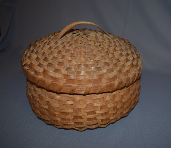 Early Basket with Lid